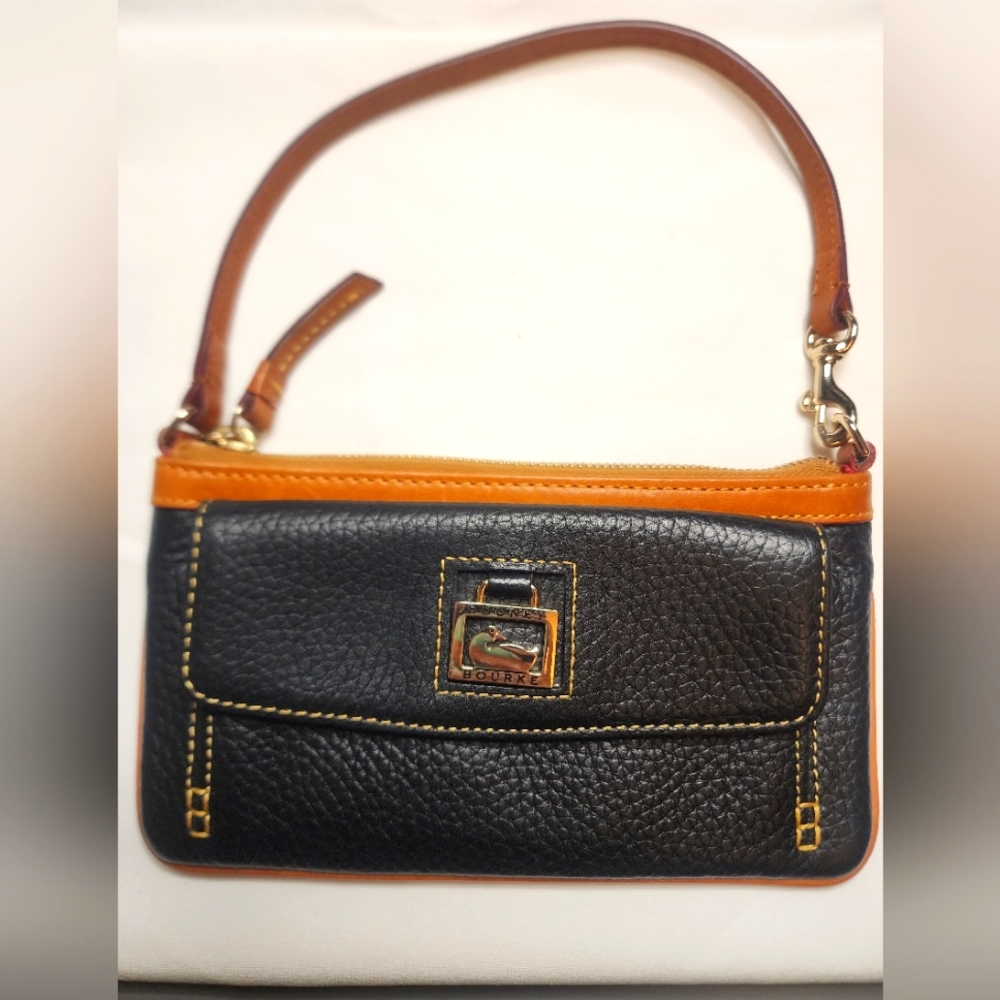 Authentic Dooney and Bourke 2 Way Shoulder Bag and Wristlet Like New Condition